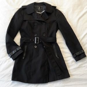 Atmosphere trench coat